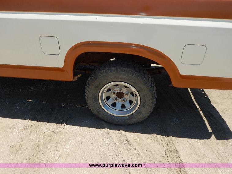 image for item J3912 1982 Ford F150 pickup truck