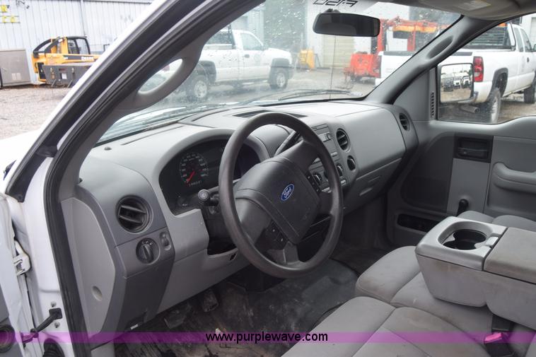 image for item J6586 2004 Ford F150 SuperCab pickup truck