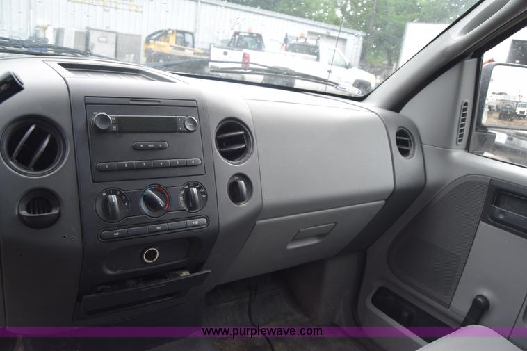 image for item J6586 2004 Ford F150 SuperCab pickup truck