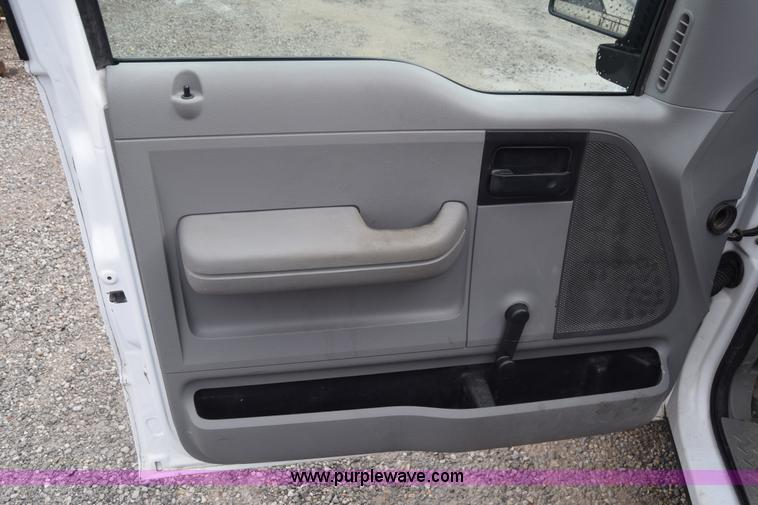 image for item J6586 2004 Ford F150 SuperCab pickup truck