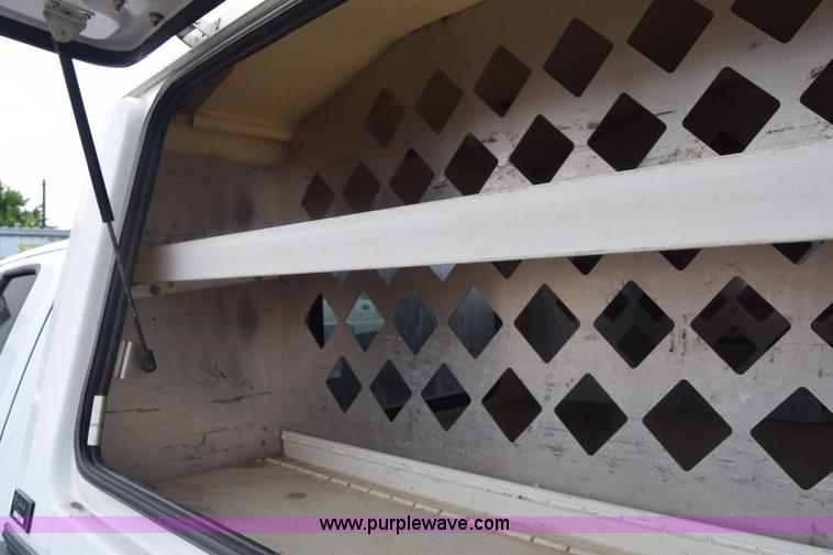 image for item J6586 2004 Ford F150 SuperCab pickup truck