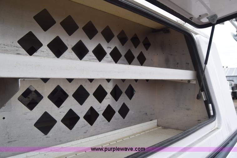 image for item J6586 2004 Ford F150 SuperCab pickup truck