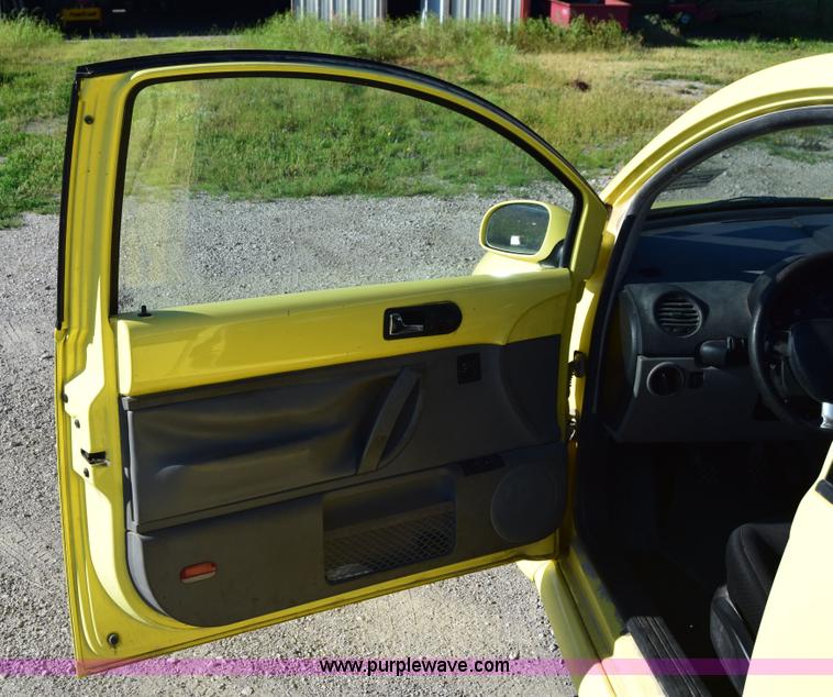 image for item J6601 2001 Volkswagen New Beetle GLS