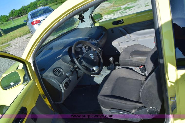 image for item J6601 2001 Volkswagen New Beetle GLS
