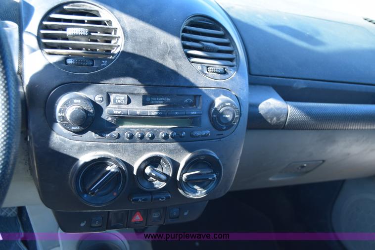 image for item J6601 2001 Volkswagen New Beetle GLS