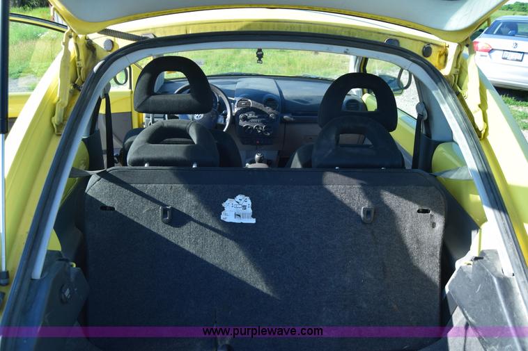 image for item J6601 2001 Volkswagen New Beetle GLS