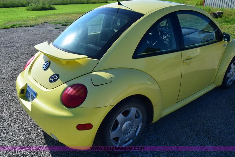 image for item J6601 2001 Volkswagen New Beetle GLS