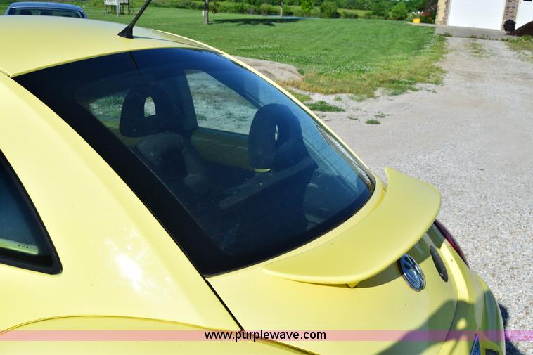 image for item J6601 2001 Volkswagen New Beetle GLS