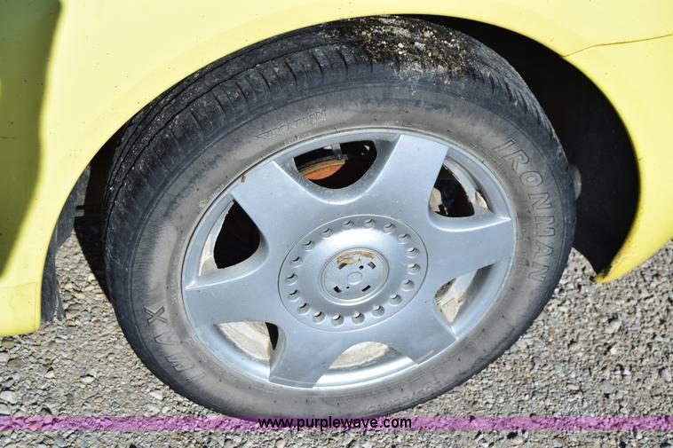 image for item J6601 2001 Volkswagen New Beetle GLS