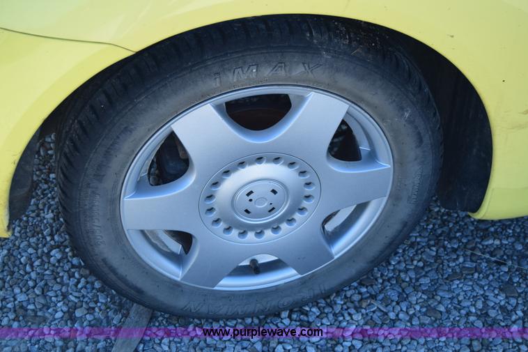 image for item J6601 2001 Volkswagen New Beetle GLS