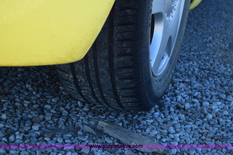 image for item J6601 2001 Volkswagen New Beetle GLS