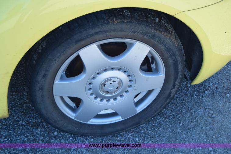 image for item J6601 2001 Volkswagen New Beetle GLS