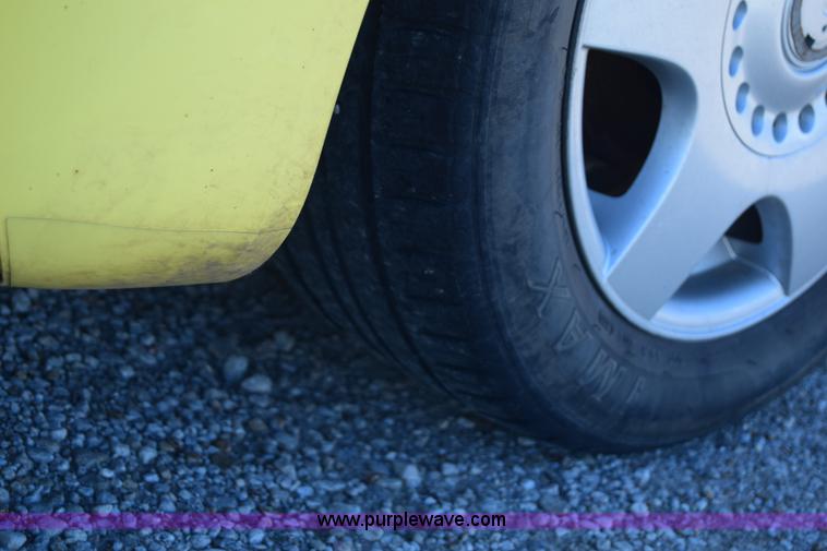 image for item J6601 2001 Volkswagen New Beetle GLS