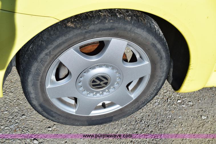 image for item J6601 2001 Volkswagen New Beetle GLS