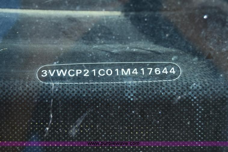 image for item J6601 2001 Volkswagen New Beetle GLS