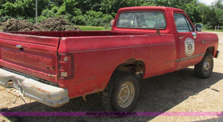 image for item K2148 1993 Dodge Ram 150 pickup truck