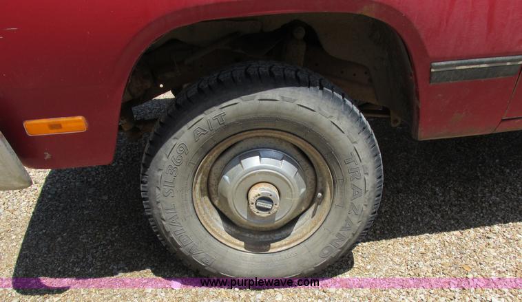 image for item K2148 1993 Dodge Ram 150 pickup truck