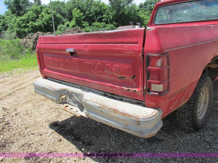 image for item K2148 1993 Dodge Ram 150 pickup truck