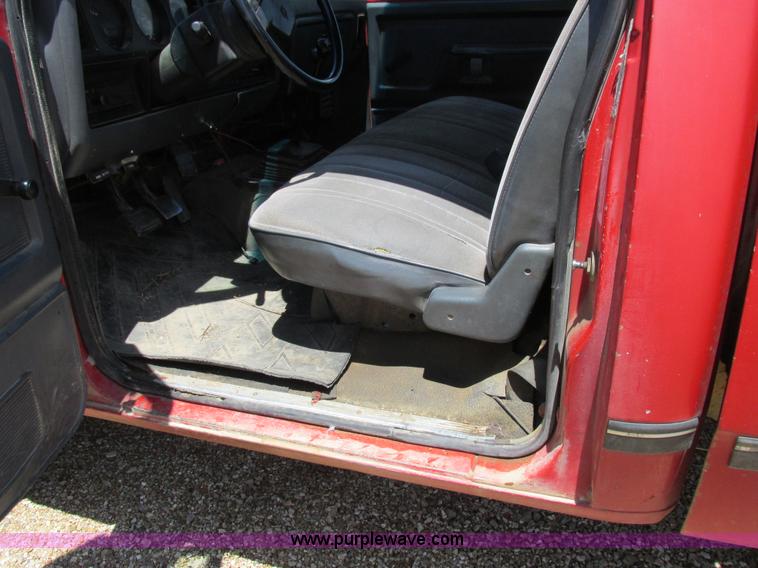 image for item K2148 1993 Dodge Ram 150 pickup truck