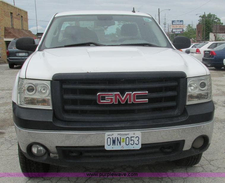 image for item K5064 2009 GMC Sierra 1500 pickup truck