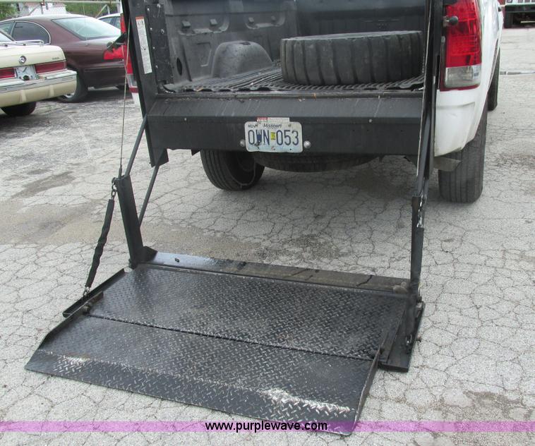 image for item K5064 2009 GMC Sierra 1500 pickup truck