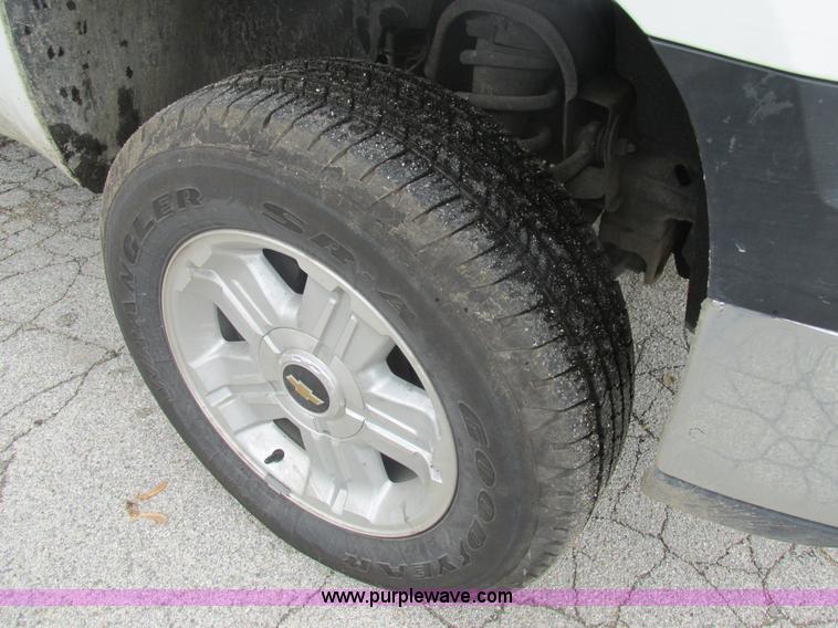 image for item K5064 2009 GMC Sierra 1500 pickup truck