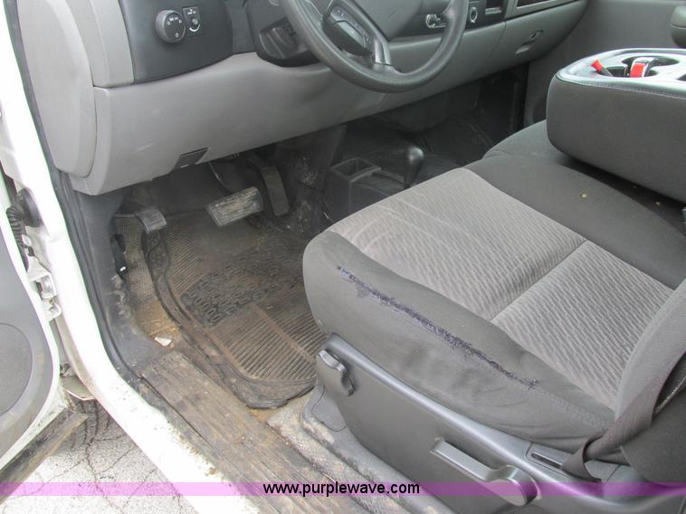 image for item K5064 2009 GMC Sierra 1500 pickup truck