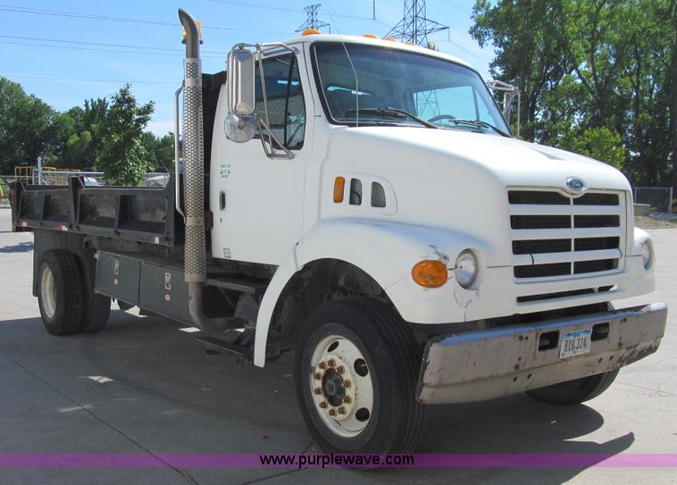 image for item K5711 1998 Ford L8501 dump truck