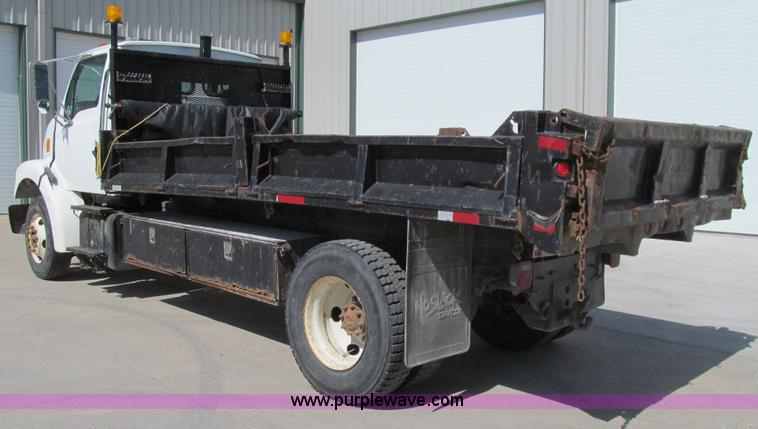 image for item K5711 1998 Ford L8501 dump truck