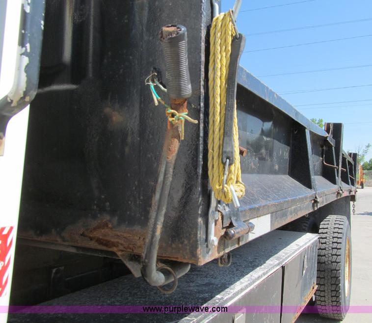 image for item K5711 1998 Ford L8501 dump truck