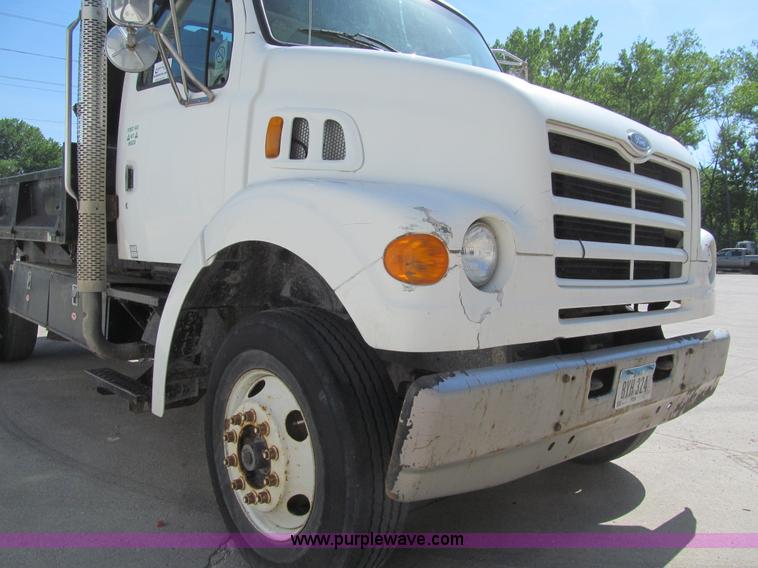 image for item K5711 1998 Ford L8501 dump truck
