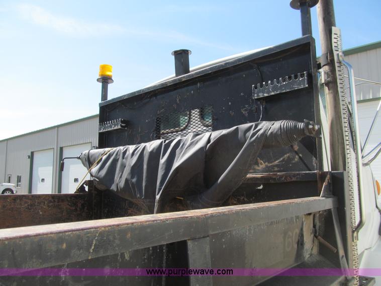 image for item K5711 1998 Ford L8501 dump truck