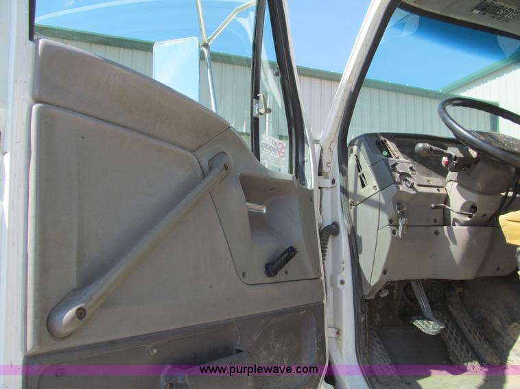 image for item K5711 1998 Ford L8501 dump truck