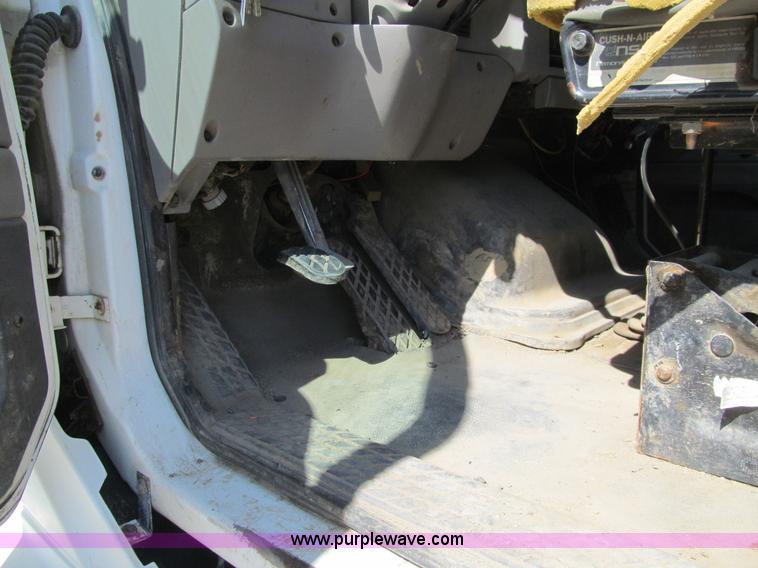 image for item K5711 1998 Ford L8501 dump truck