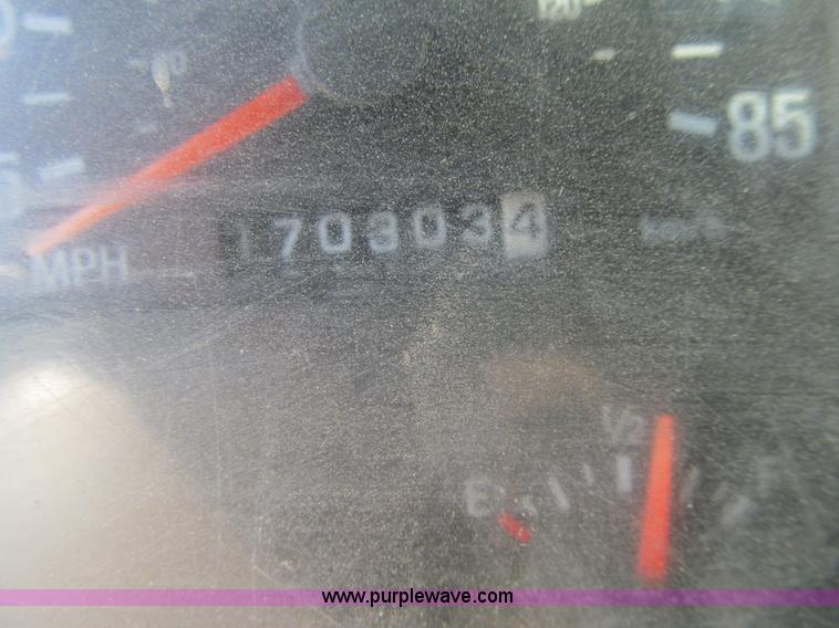 image for item K5711 1998 Ford L8501 dump truck