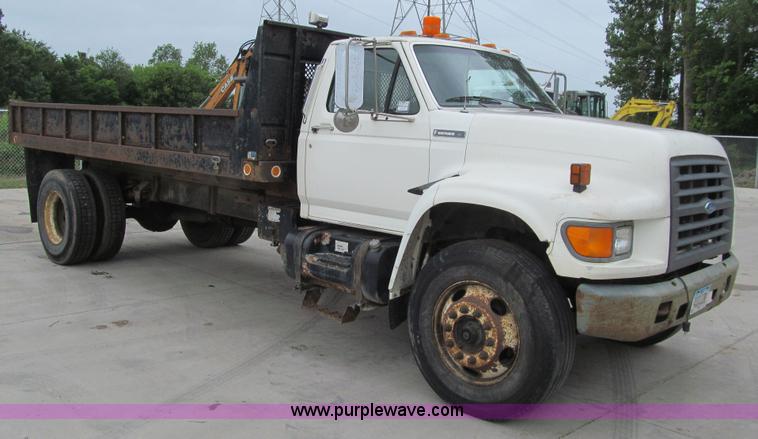 image for item K5712 1997 Ford F800 dump truck