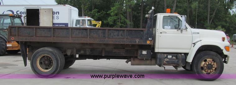 image for item K5712 1997 Ford F800 dump truck