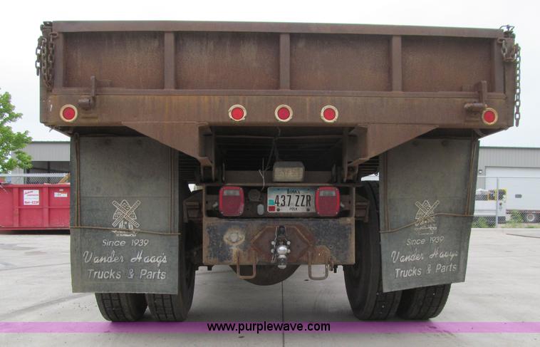 image for item K5712 1997 Ford F800 dump truck