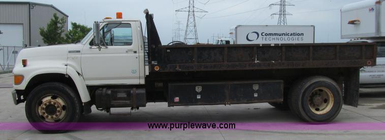 image for item K5712 1997 Ford F800 dump truck