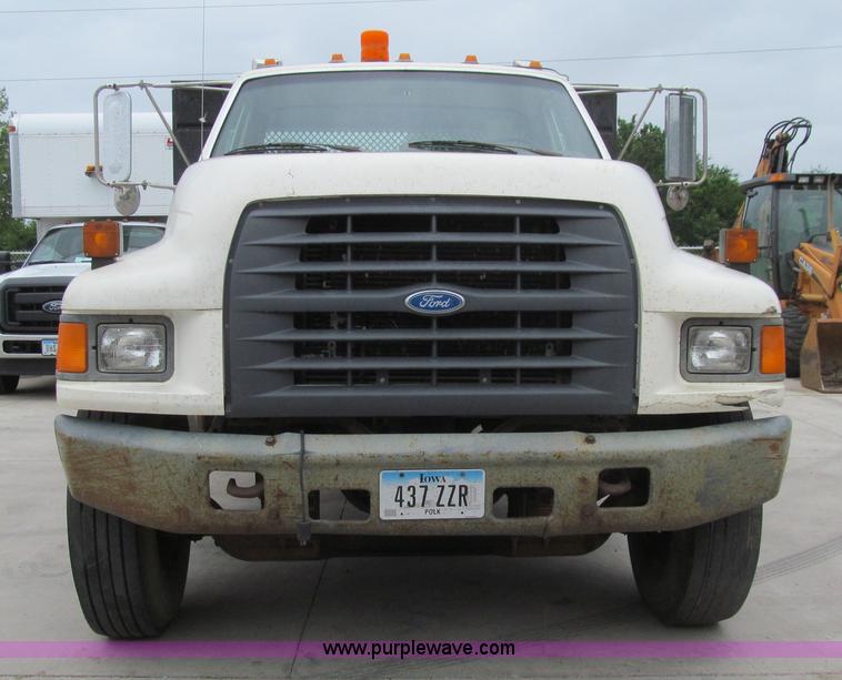 image for item K5712 1997 Ford F800 dump truck