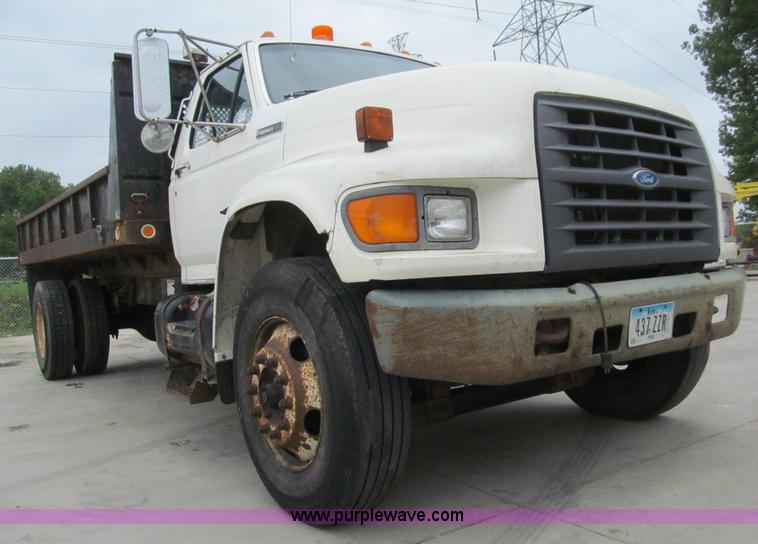 image for item K5712 1997 Ford F800 dump truck