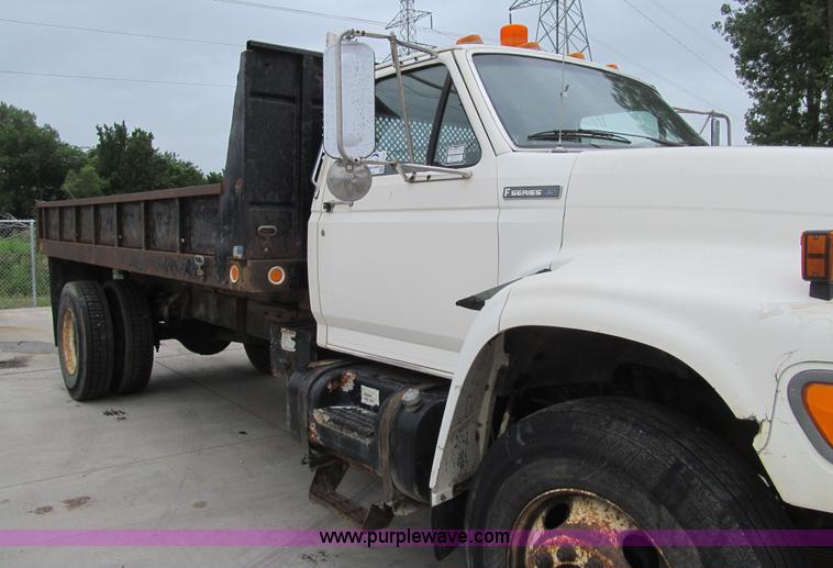 image for item K5712 1997 Ford F800 dump truck