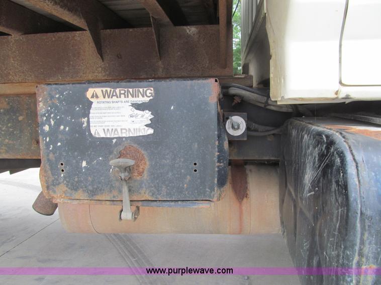 image for item K5712 1997 Ford F800 dump truck