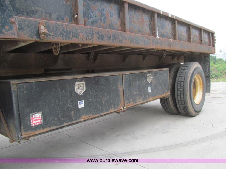 image for item K5712 1997 Ford F800 dump truck