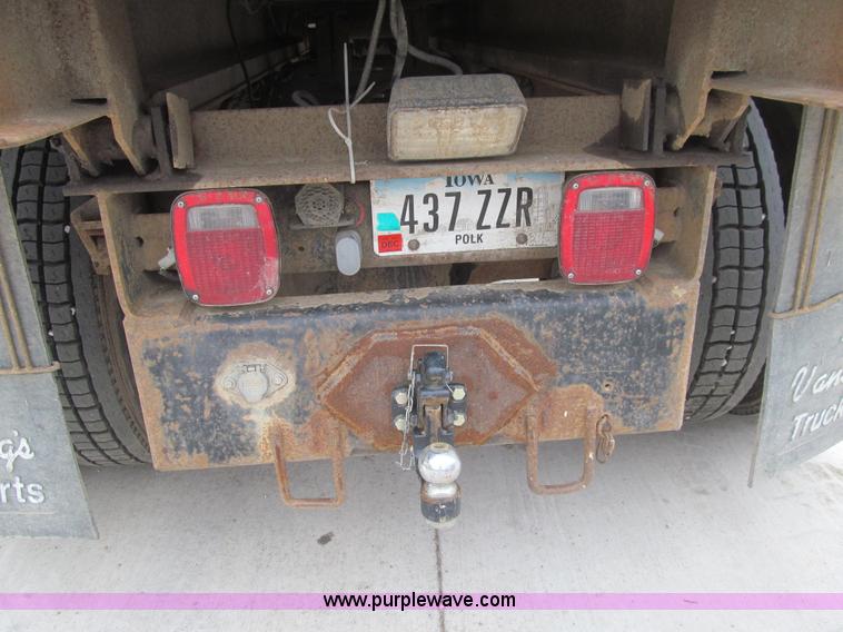 image for item K5712 1997 Ford F800 dump truck