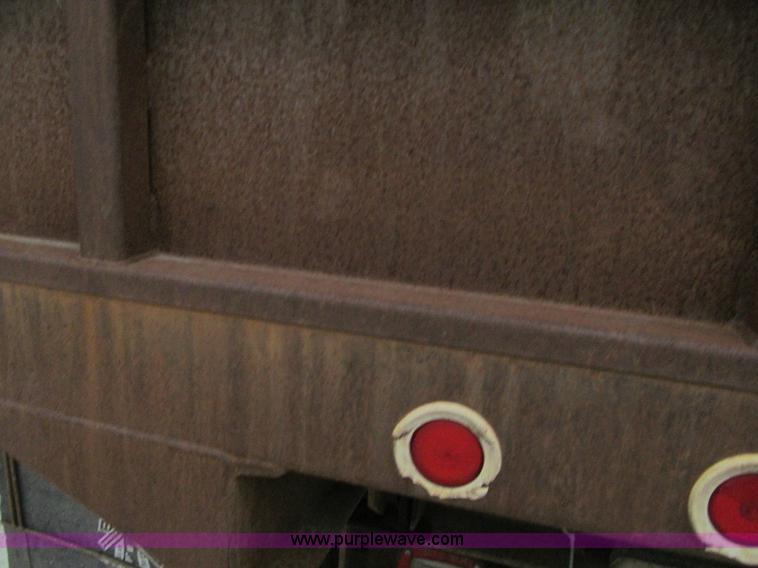 image for item K5712 1997 Ford F800 dump truck