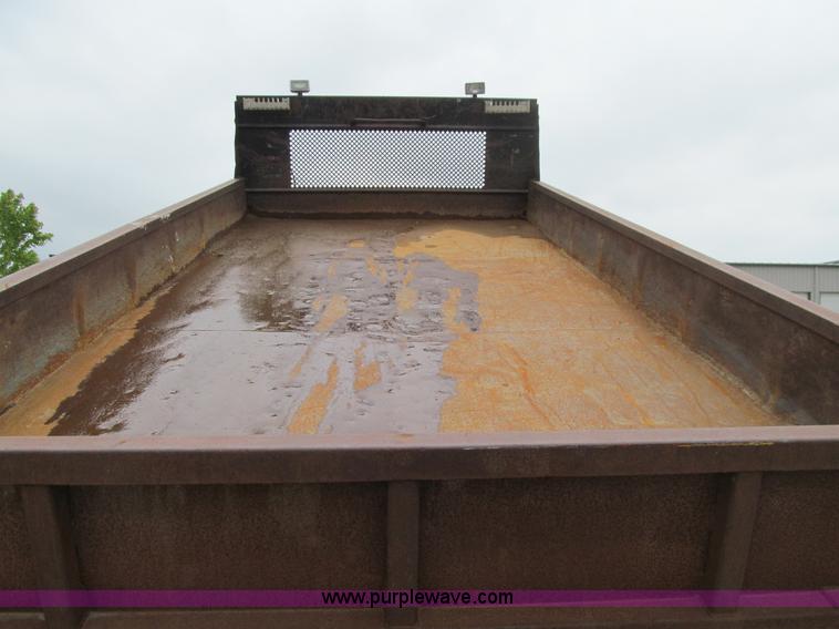 image for item K5712 1997 Ford F800 dump truck