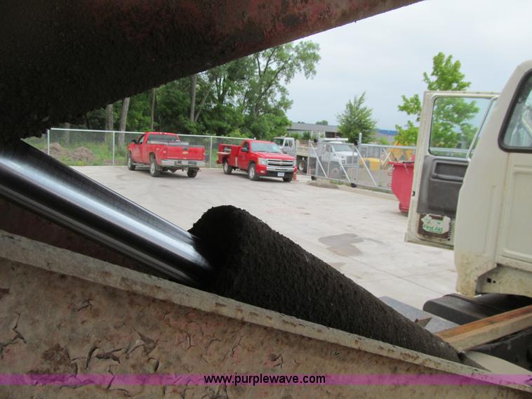 image for item K5712 1997 Ford F800 dump truck