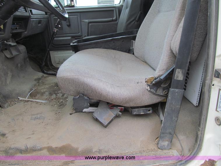 image for item K5712 1997 Ford F800 dump truck