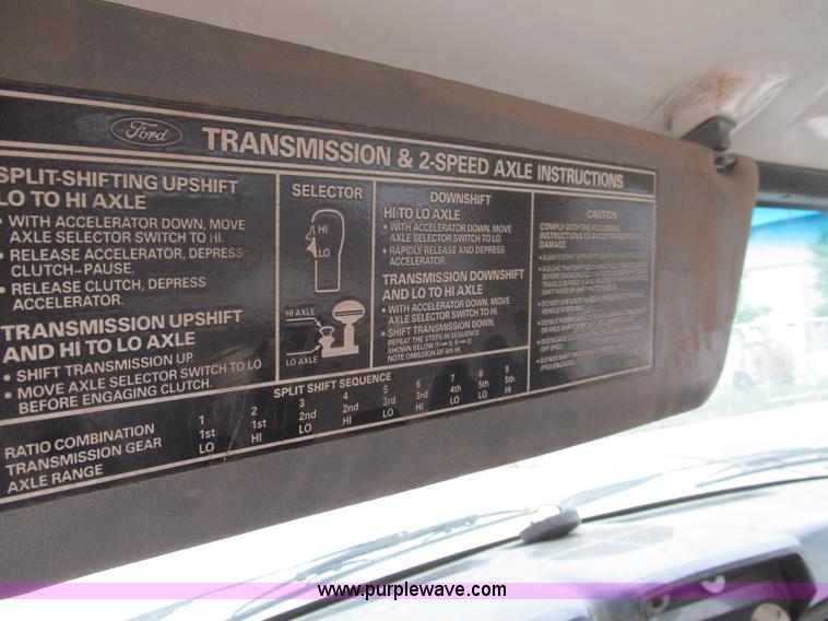 image for item K5712 1997 Ford F800 dump truck